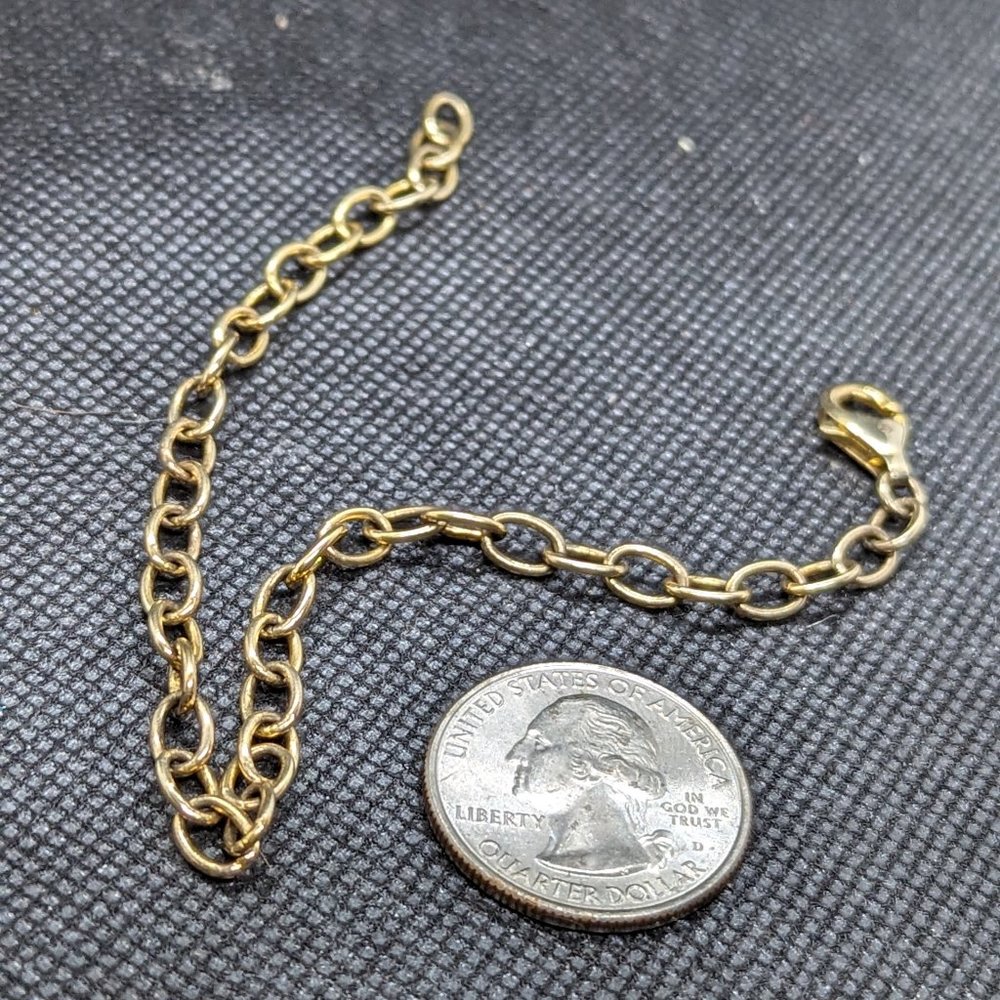 Delicate golden chain bracelet